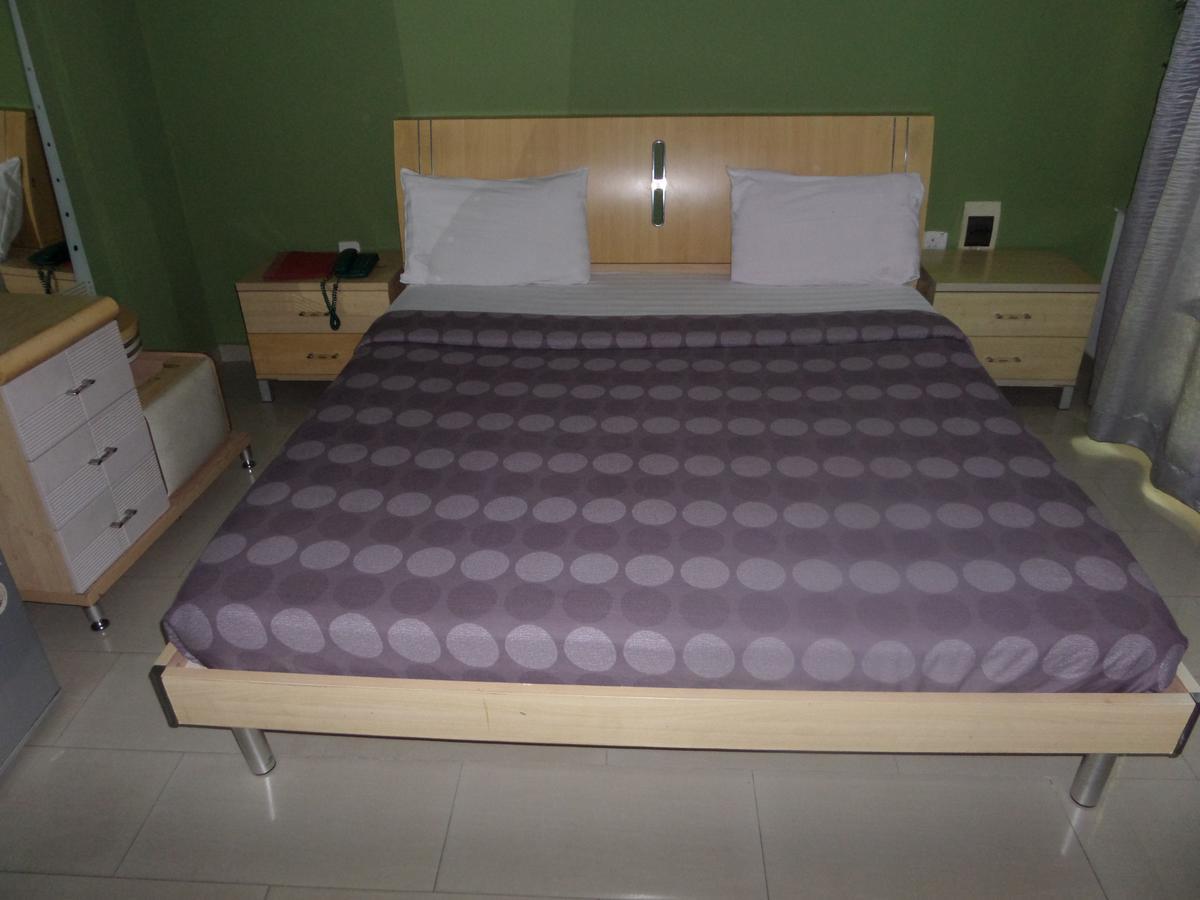 Theodawn Hotels @ Suite 29 Ikeja Zewnętrze zdjęcie