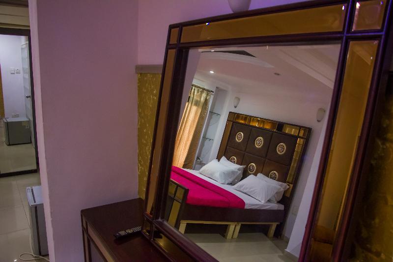 Theodawn Hotels @ Suite 29 Ikeja Zewnętrze zdjęcie